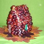 Осенний домик из каштанов